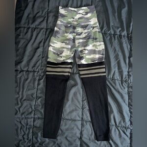 Bombshell sportswear green camo and black sock leggings like new size small
